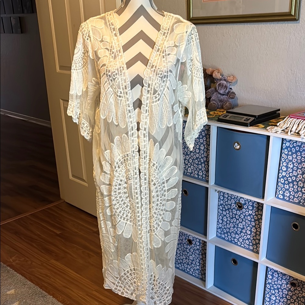Rebellion Again Women's Cream Lace Kimono